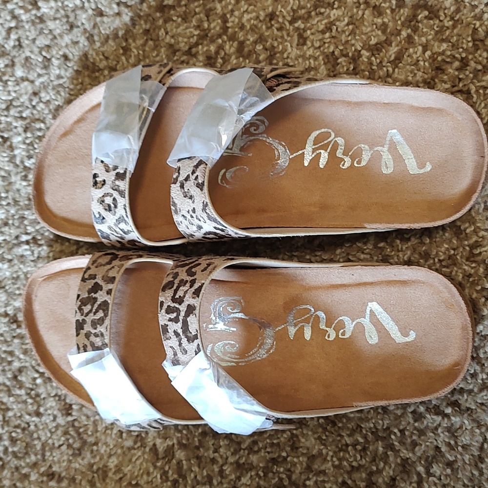 Very G Women's Aries Taupe with Metallic Leopard Double Strap Scandal. Size 8.